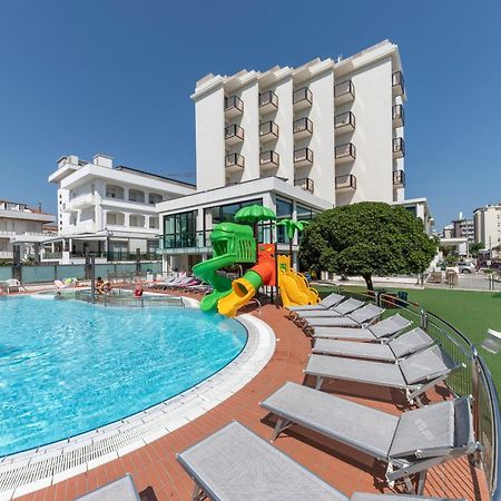 Hotel 2000 Riccione Dış mekan fotoğraf