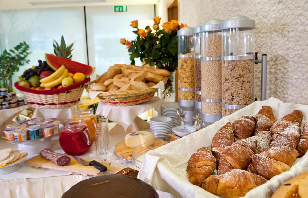 Hotel 2000 Riccione Dış mekan fotoğraf