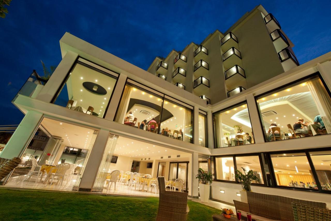 Hotel 2000 Riccione Dış mekan fotoğraf