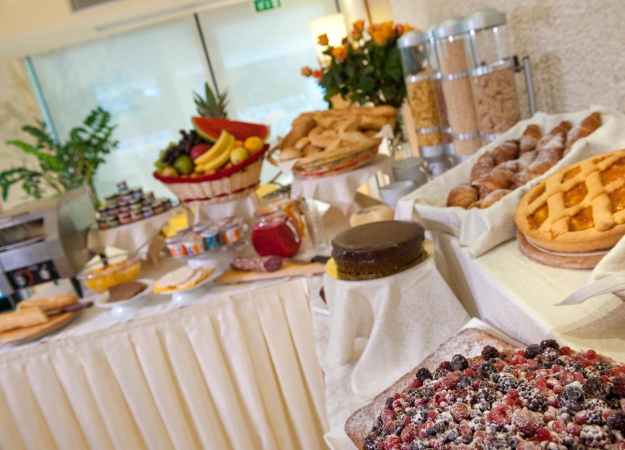 Hotel 2000 Riccione Dış mekan fotoğraf