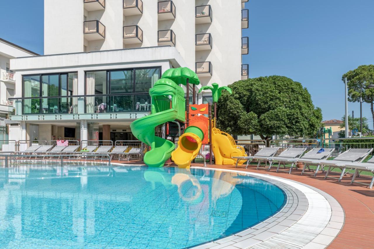 Hotel 2000 Riccione Dış mekan fotoğraf