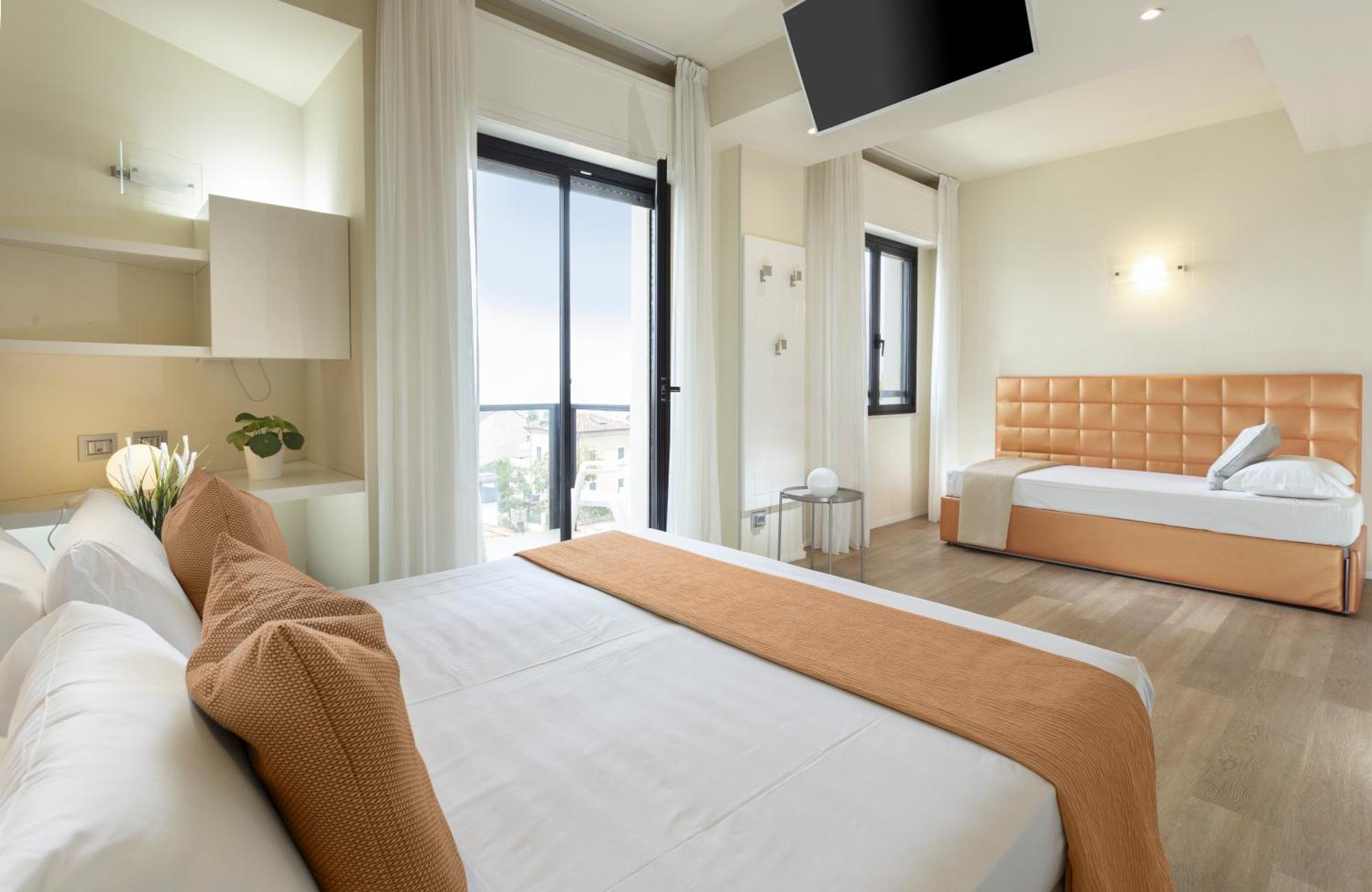Hotel 2000 Riccione Dış mekan fotoğraf