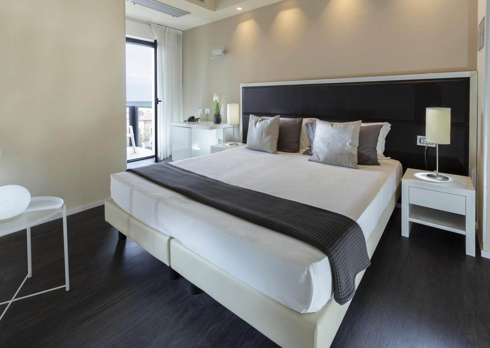 Hotel 2000 Riccione Dış mekan fotoğraf
