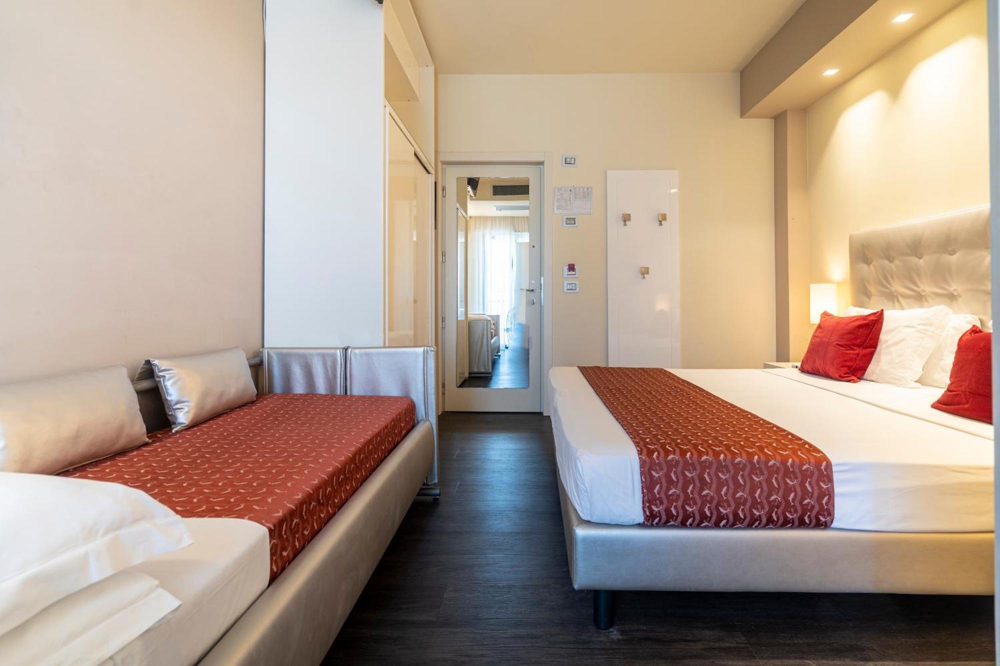 Hotel 2000 Riccione Dış mekan fotoğraf