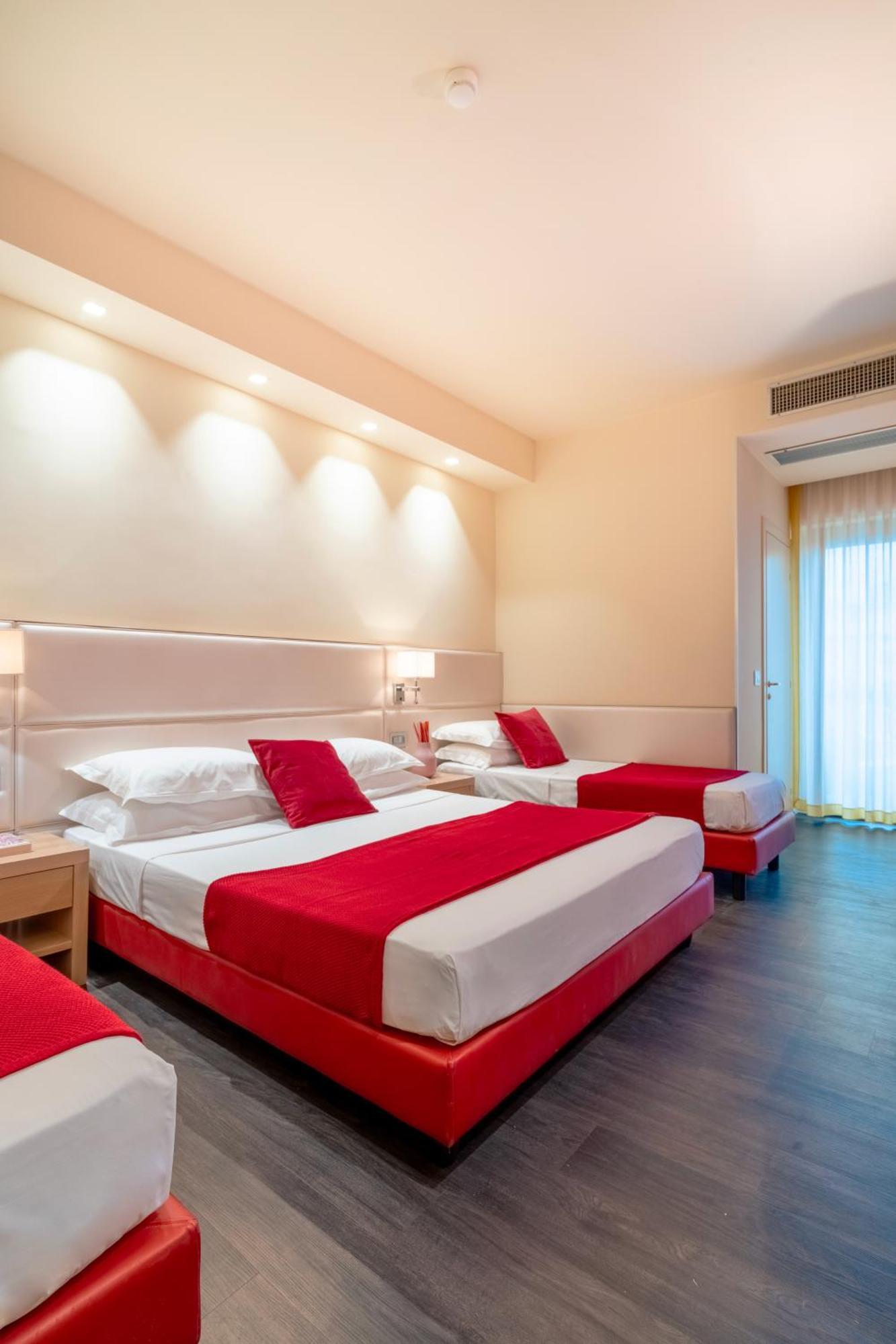 Hotel 2000 Riccione Dış mekan fotoğraf