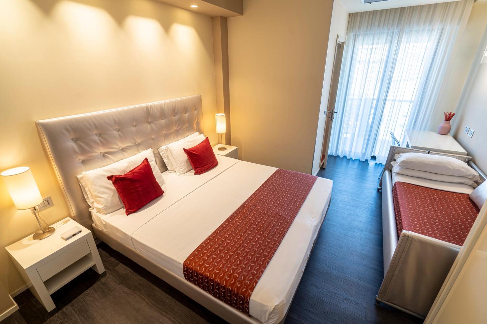 Hotel 2000 Riccione Dış mekan fotoğraf
