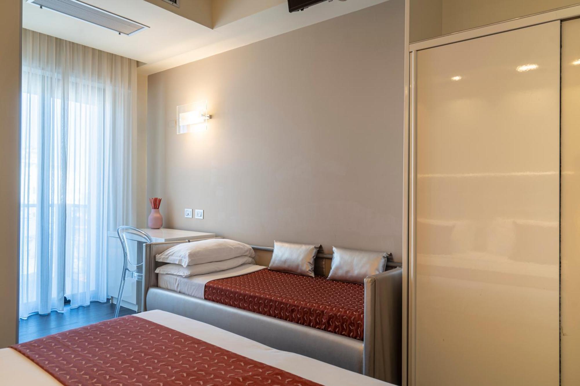 Hotel 2000 Riccione Dış mekan fotoğraf