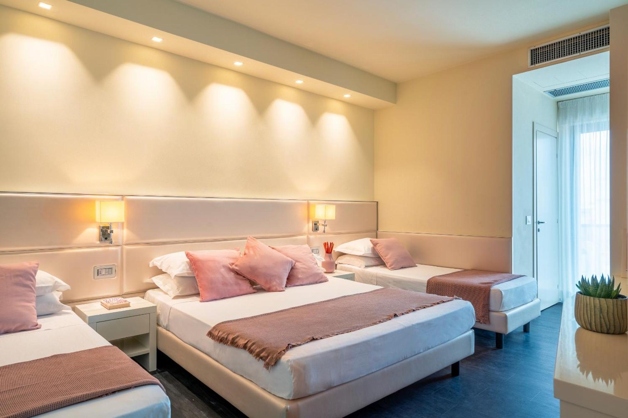 Hotel 2000 Riccione Dış mekan fotoğraf